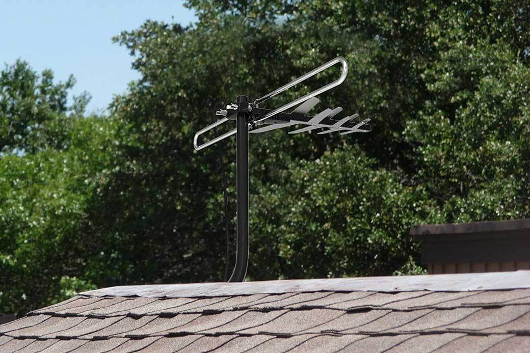 HDTV antenna mounted on a roof
