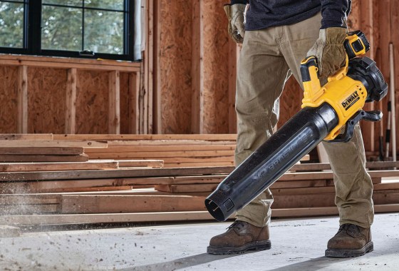 Best DeWalt leaf blower for spring yard cleanup