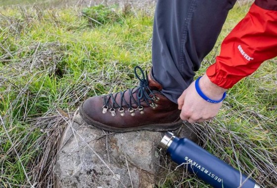 Hiking boots vs. hiking sandals 
