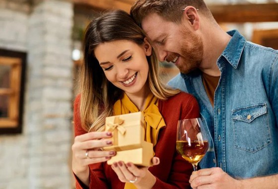 Best five-year anniversary gifts for her