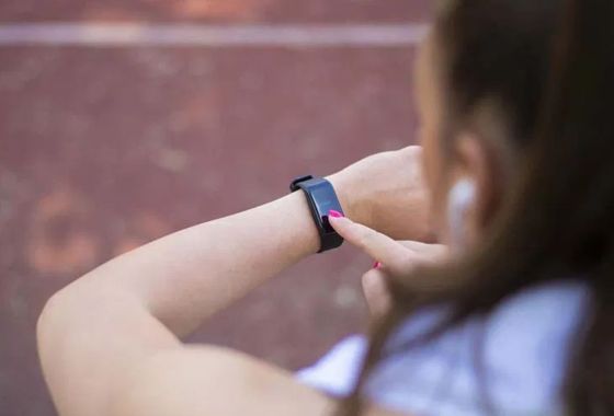 10 best tech gifts for fitness lovers