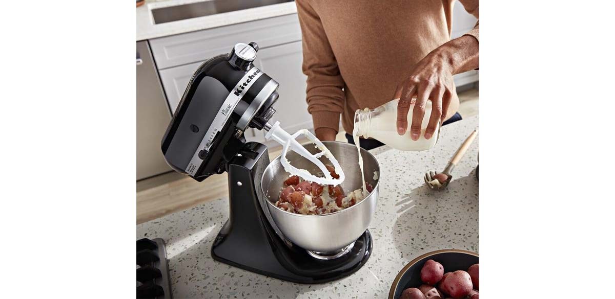 KitchenAid Classic Series 4.5 Quart Tilt-Head Stand Mixer KitchenAid Classic Series 4.5 Quart Tilt-Head Stand Mixer