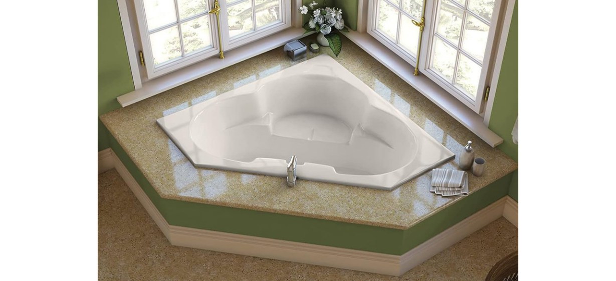 Best Malibu Abaka 59-Inch Triangle Whirlpool