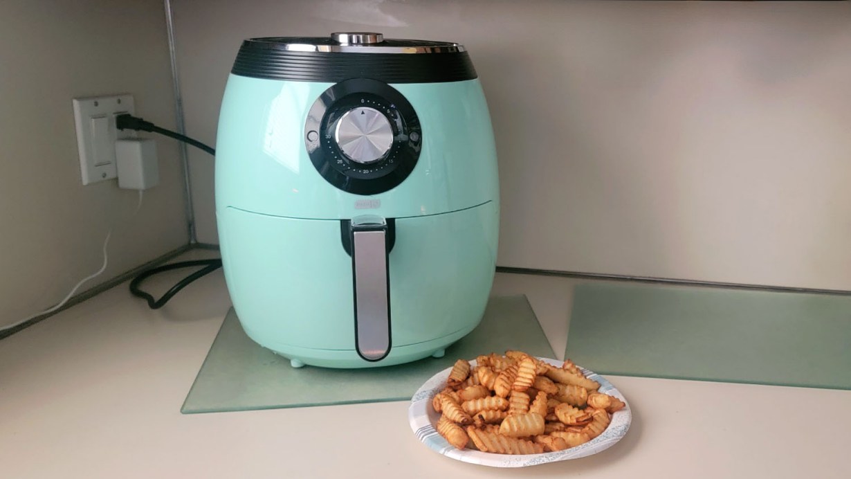 Dash Air Fryer on countertop Dash Air Fryer on countertop