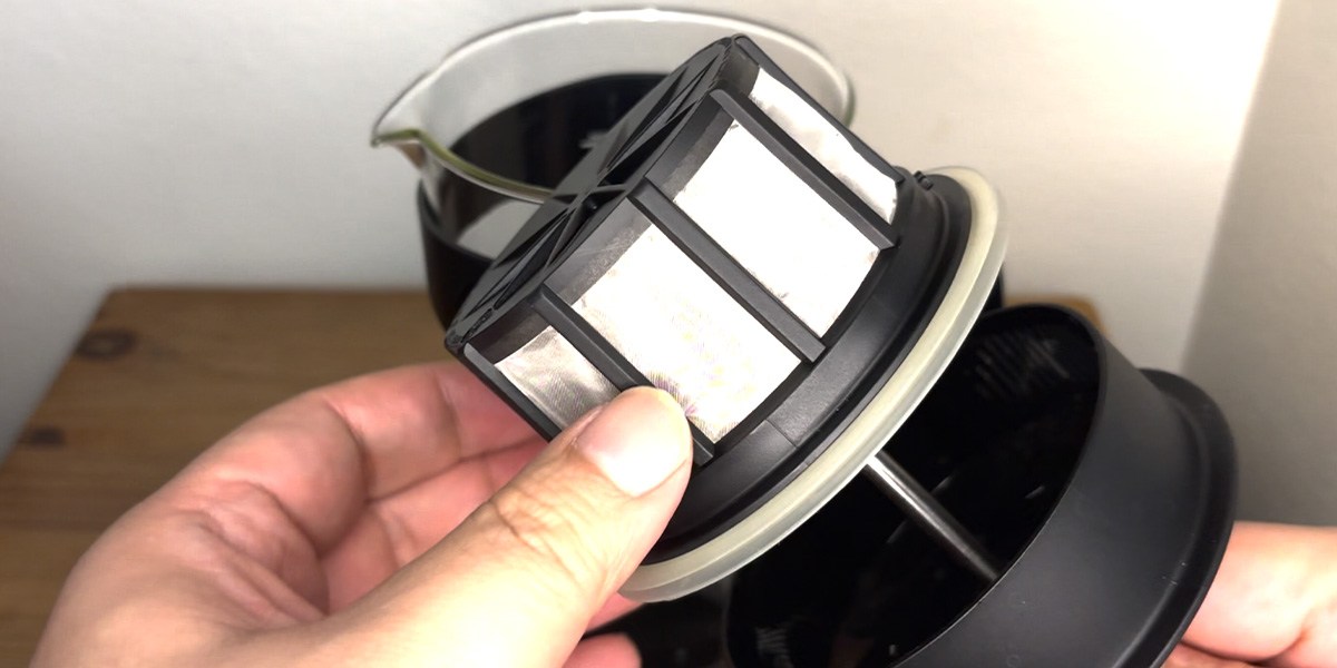 Hand holding Espro P3 French Press filter Hand holding Espro P3 French Press filter