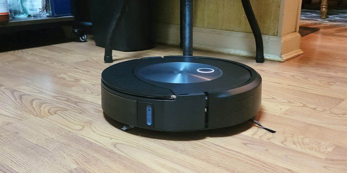 Roomba Combo j7+ on vinyl plank flooring Roomba Combo j7+ on vinyl plank flooring