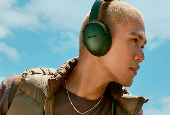 These top-tier Bose headphones are $130 off 