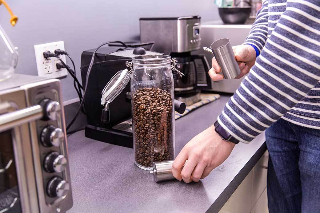 5 Best Manual Coffee Grinders Sept. 2020 BestReviews