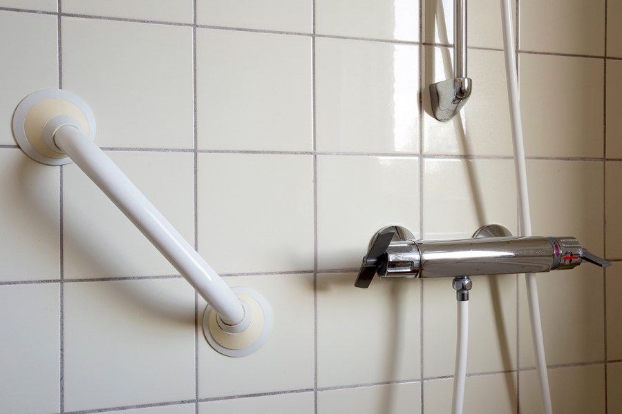 6 Best Shower Grab Bars Reviewed in 2024