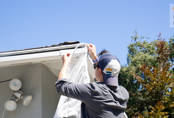 How to clean gutters