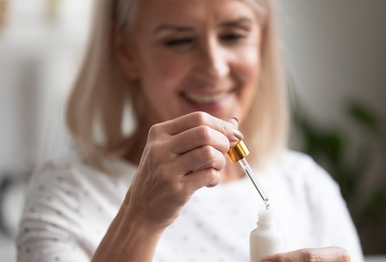 Hyaluronic acid vs. vitamin C serum