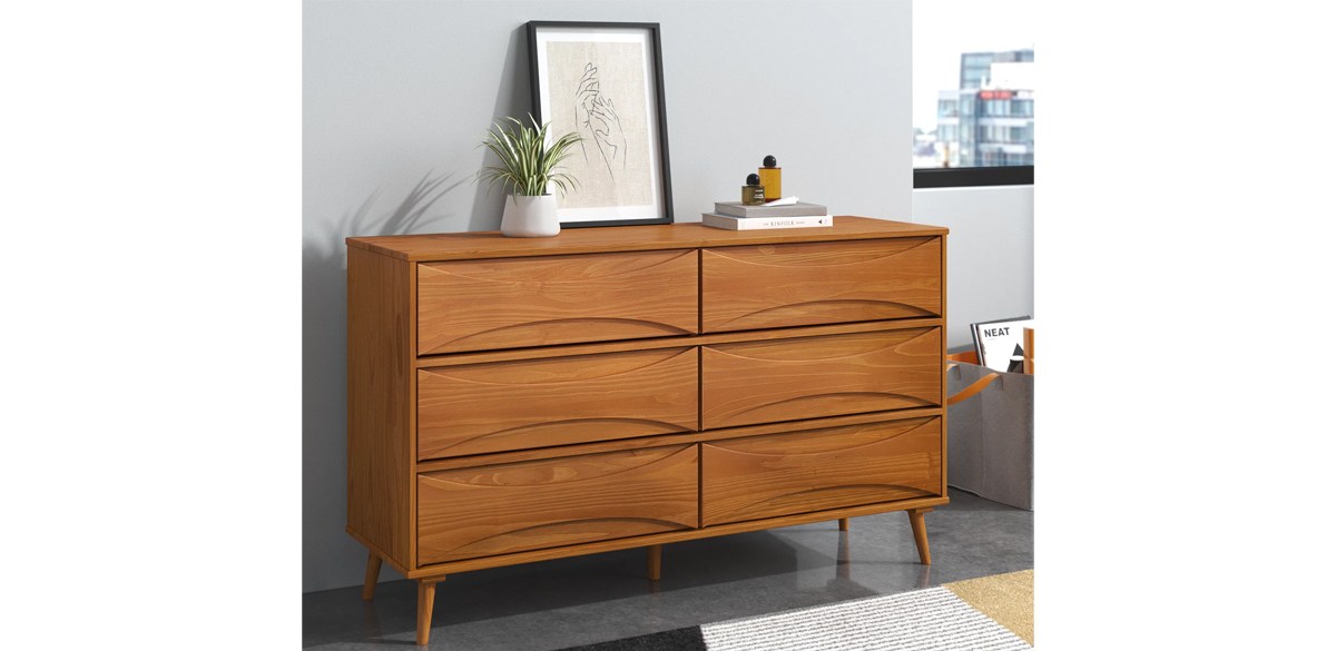 Wade Logan Amoakuh Dresser