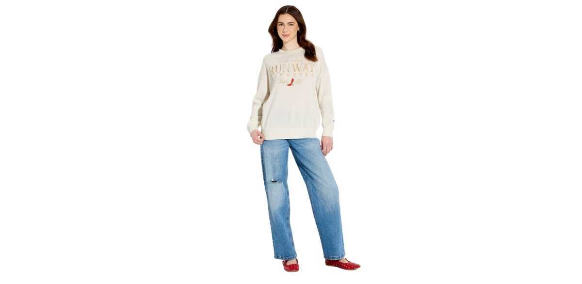 Women's Crewneck The Devil Wears Prada Runway Magazine Graphic Pullover Sweatshirt - Cream