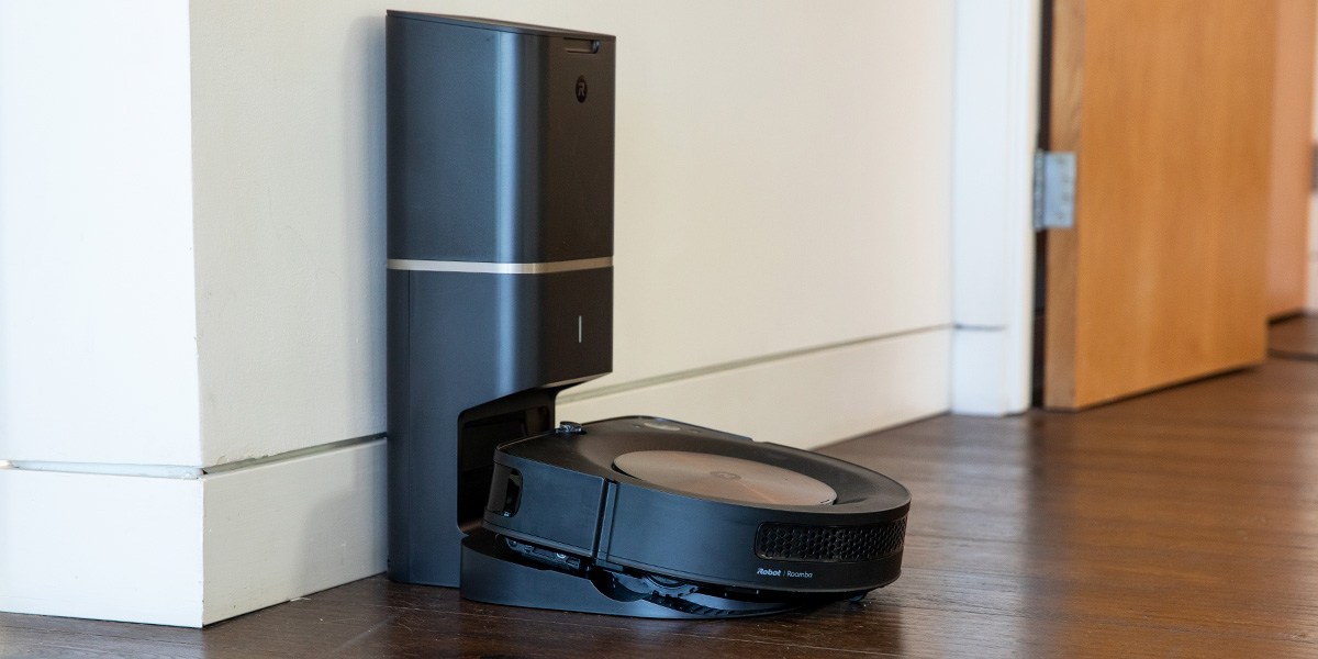 Robotic vacuum charging