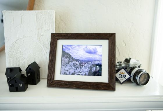 Aluratek digital frame review: Is this wooden digital frame a good gift choice for Mom?