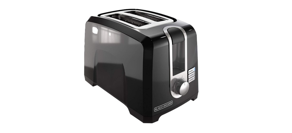 https://cdn12.bestreviews.com/images/v4desktop/image-full-page-cb/best-black-and-decker-extra-wide-slot-toaster-reviews.jpg?p=w1228
