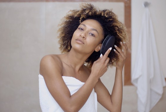 Best brushes for detangling and styling naturally curly hair