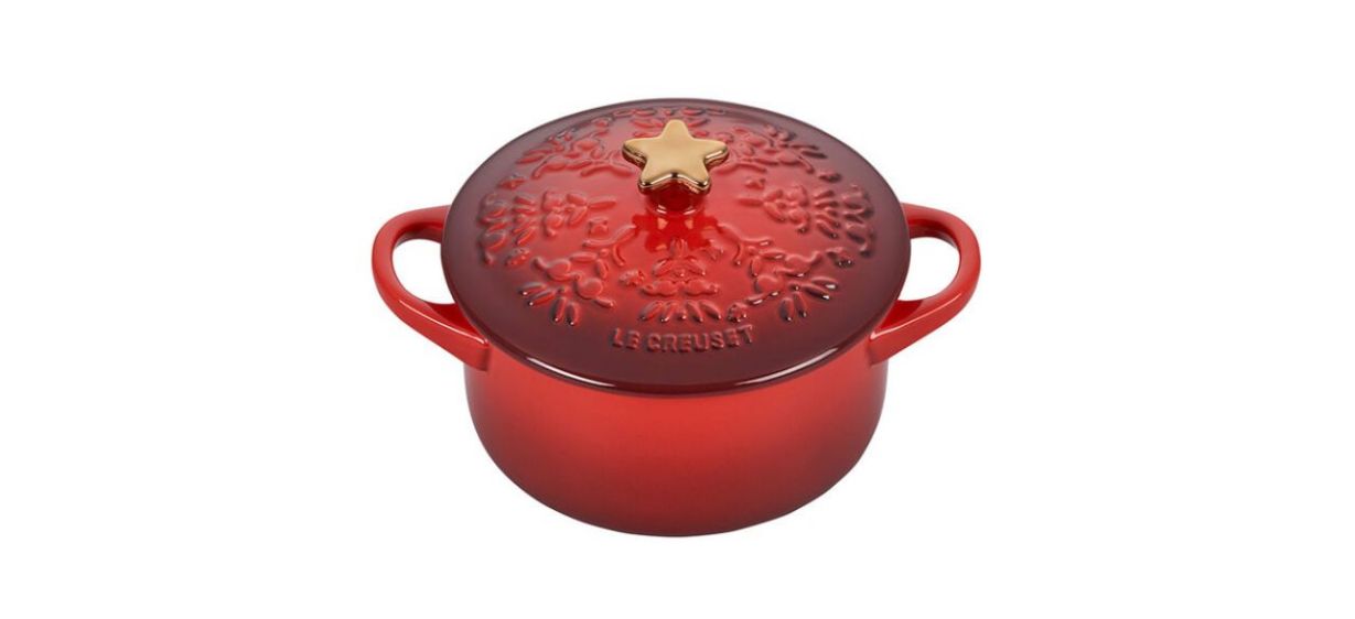 Le Creuset's Festive Noël Collection is 20% Off Right Now