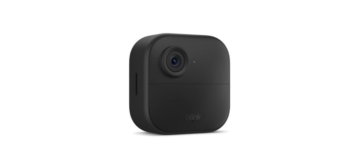 Blink Outdoor 4 on white background