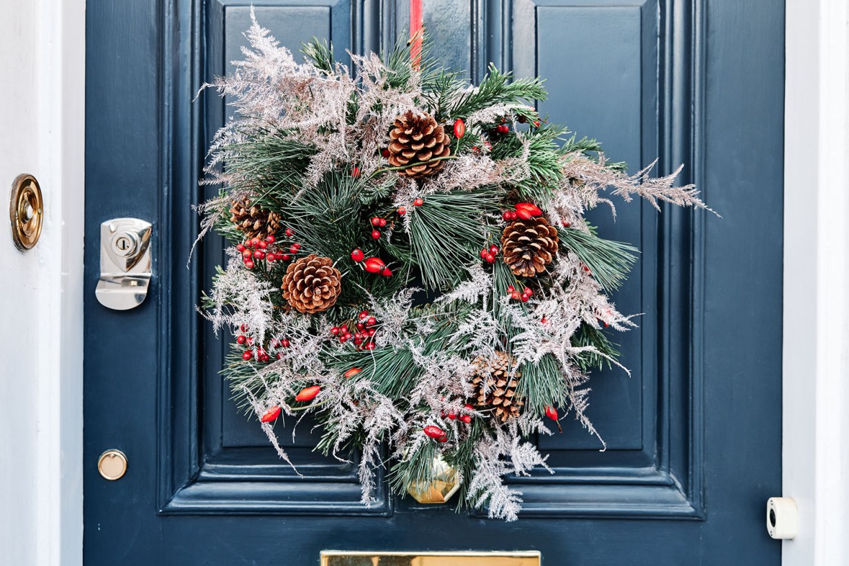 5 Best Christmas Wreaths - Sept. 2024 - BestReviews