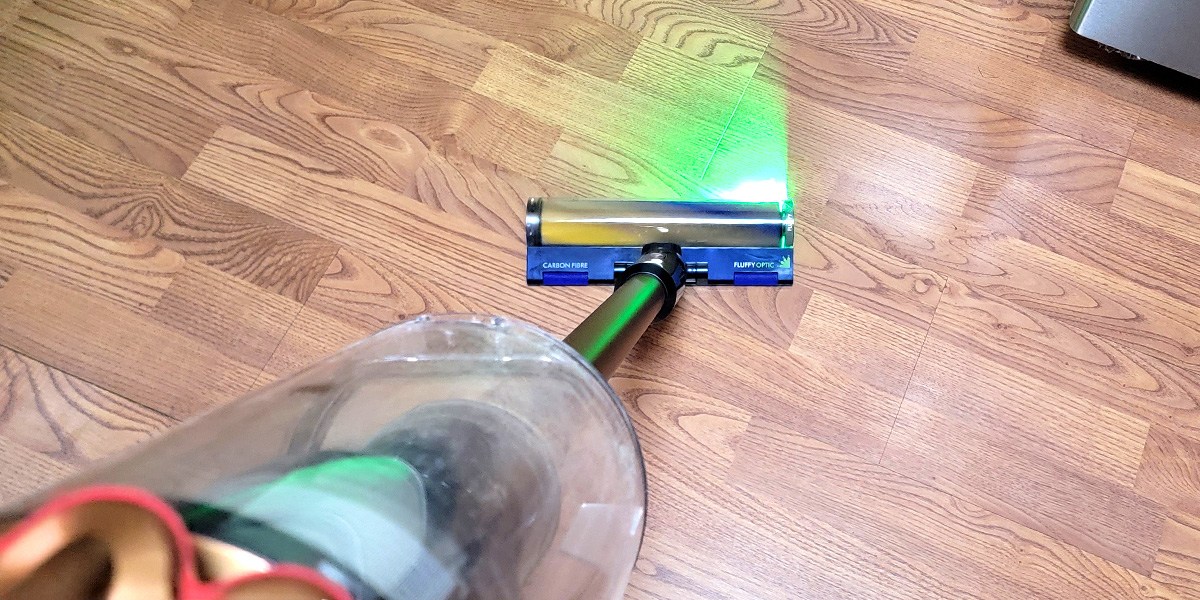 Dyson Gen5outsize Absolute cleaning hardwood flooring