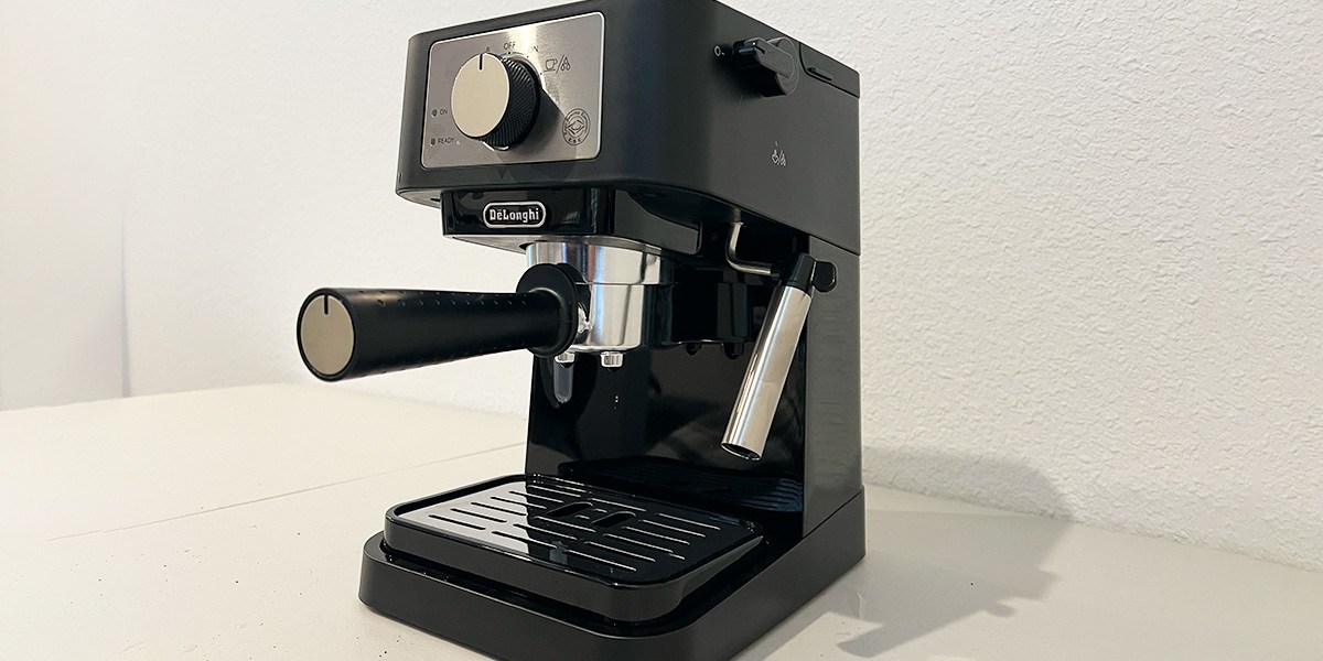 Angled view of the De’Longhi EC260BK on kitchen counter