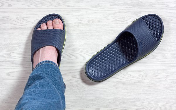 mens nike closed toe sandals