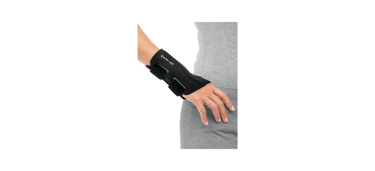 Mueller Sports Medicine Green Fitted Wrist Brace