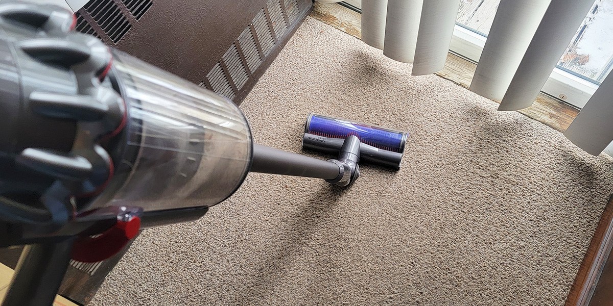 Dyson V11 cleaning area carpet 