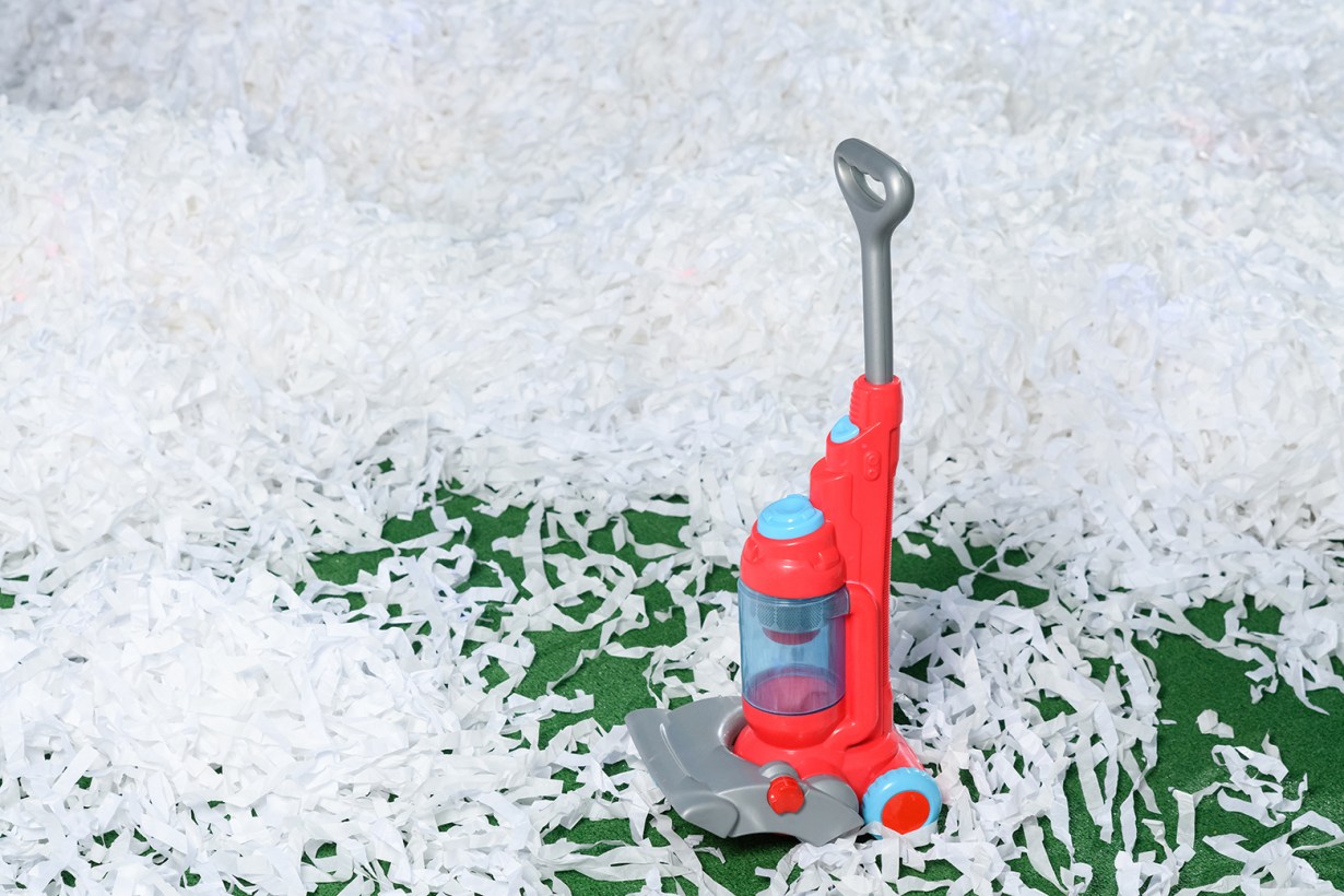 toy vacuum3
